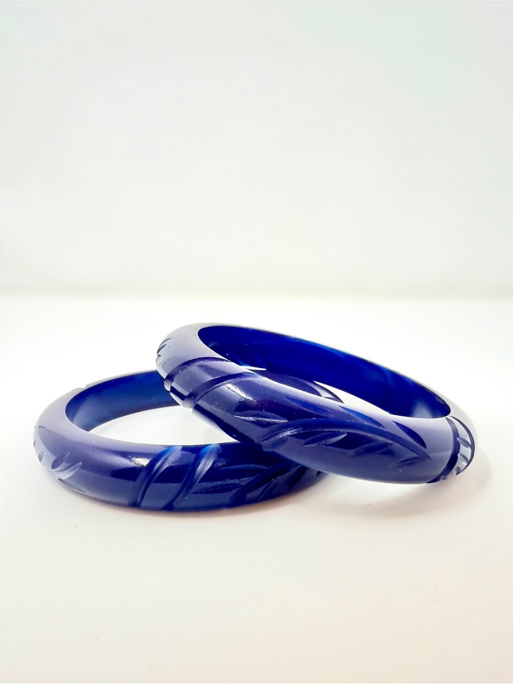 Navy Blue Leaf Carved Fakelite Bangle Bracelet